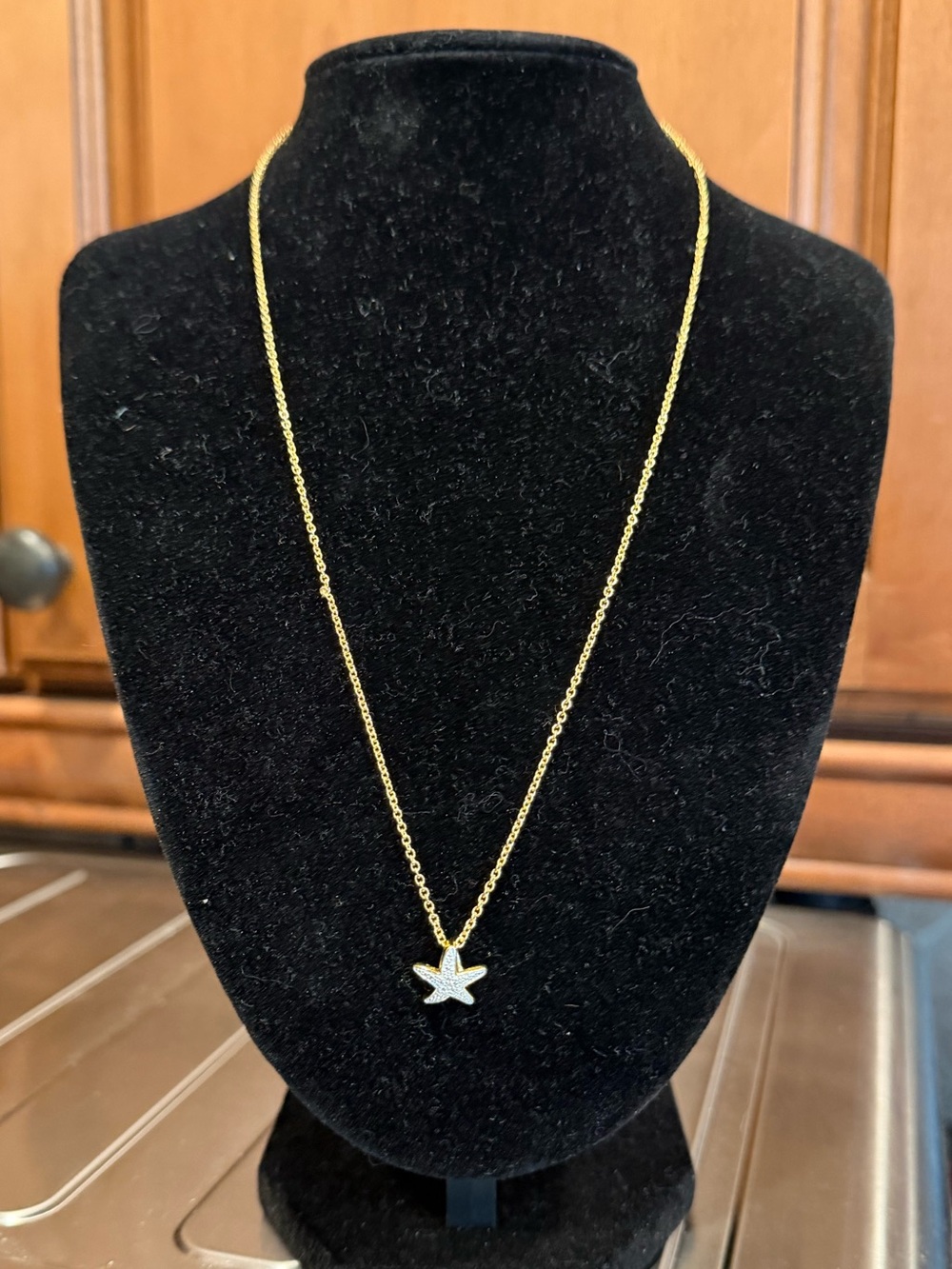 Gold Chain Necklace with White Starfish Charm - Elegant Beach-Inspired Pendant